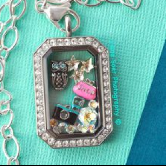 ❤️ 5 for $15 ❤️Camera Photographer Origami Owl❤️ - Picture 2 of 3